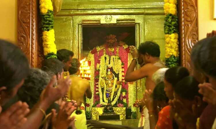 தனி வழிபாடு vs கூட்டு வழிபாடு – இரண்டிலும் என்ன வித்தியாசம்?